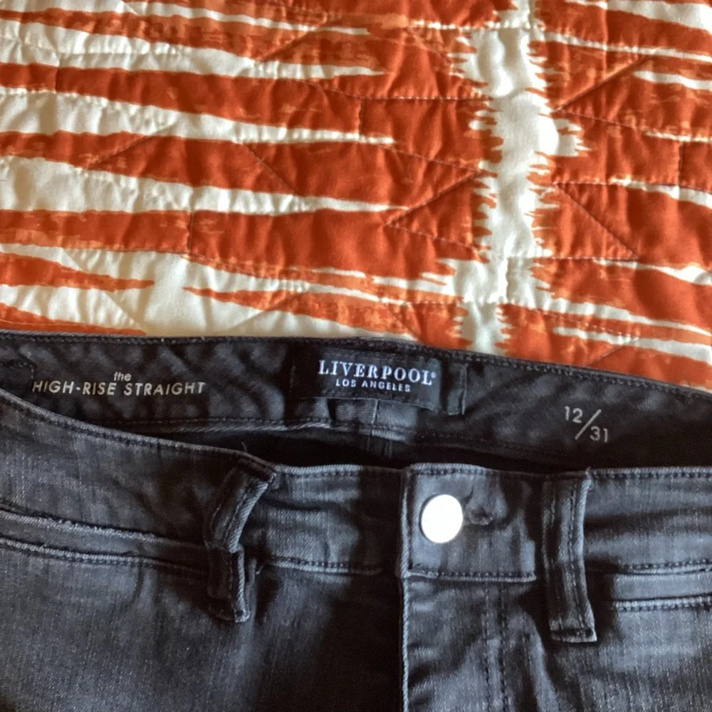 Liverpool High-Rise Straight Jeans - Picture 3 of 4
